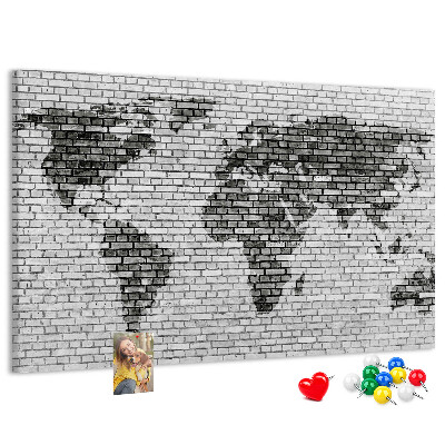 Tableau en liège Carte du monde sur un mur de briques