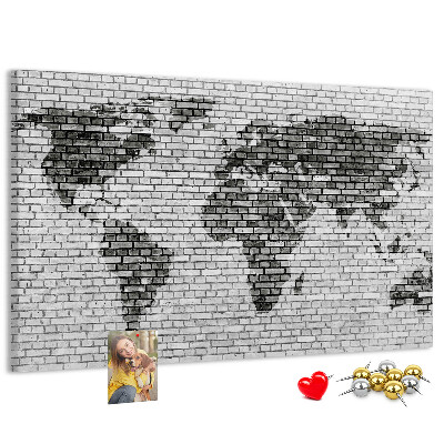 Tableau en liège Carte du monde sur un mur de briques
