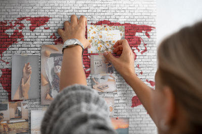 Tableau affichage liège Contour rouge du monde sur un mur de briques