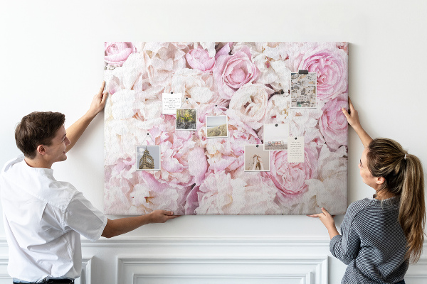 Tableau en liège Motif floral dans les tons de rose.