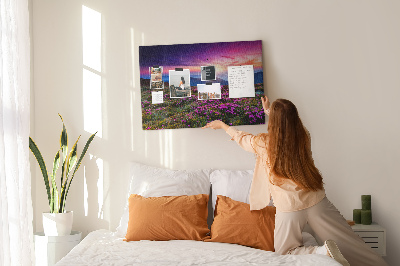 Tableau en liège Un coucher de soleil pittoresque sur le paysage montagneux