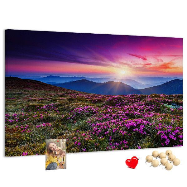 Tableau en liège Un coucher de soleil pittoresque sur le paysage montagneux