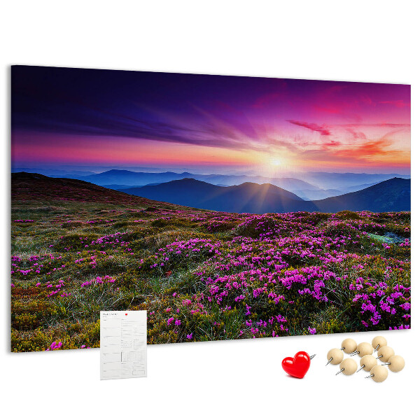 Tableau en liège Un coucher de soleil pittoresque sur le paysage montagneux
