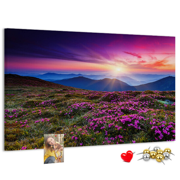 Tableau en liège Un coucher de soleil pittoresque sur le paysage montagneux