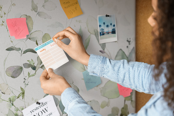 Tableau affichage liège Feuilles délicates aux teintes douces