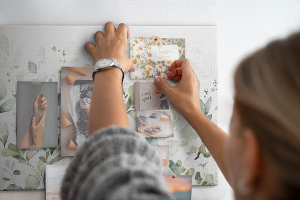 Tableau affichage liège Feuilles délicates aux teintes douces