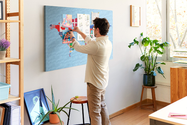 Tableau affichage liège Carte du monde avec les drapeaux des pays