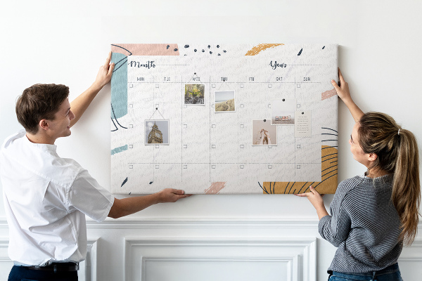 Tableau en liège Calendrier coloré aux motifs abstraits