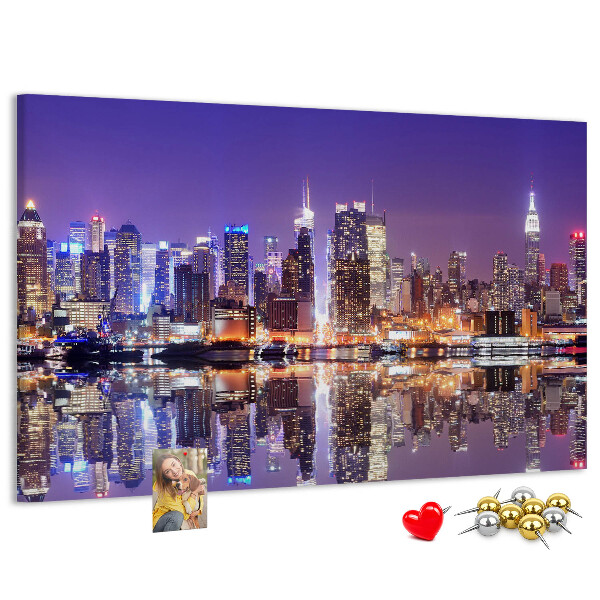 Tableau affichage liège Panorama nocturne de la ville avec reflet dans l'eau