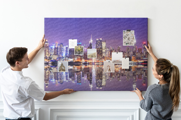 Tableau affichage liège Panorama nocturne de la ville avec reflet dans l'eau
