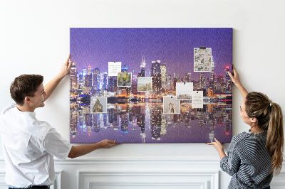 Tableau affichage liège Panorama nocturne de la ville avec reflet dans l'eau
