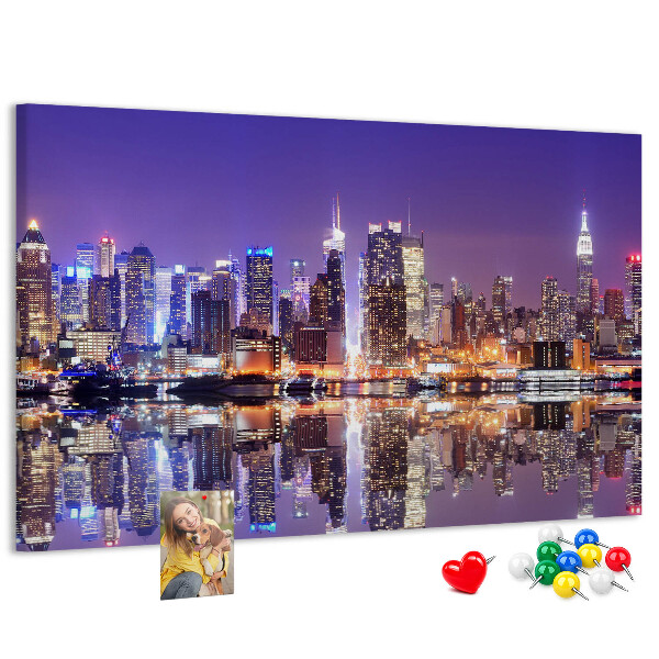 Tableau affichage liège Panorama nocturne de la ville avec reflet dans l'eau