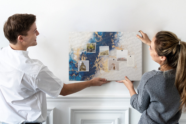 Tableau affichage liège Motif abstrait dans les tons de bleu.