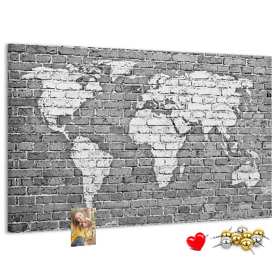 Tableau de liège Carte du monde sur un mur de briques
