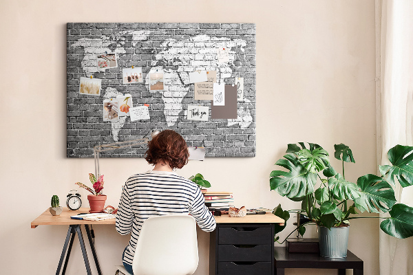 Tableau de liège Carte du monde sur un mur de briques