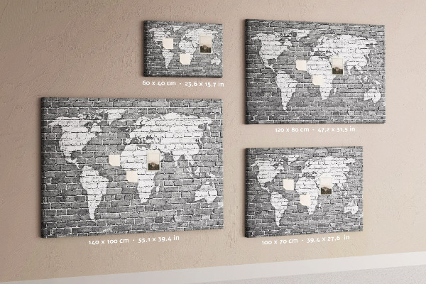 Tableau de liège Carte du monde sur un mur de briques
