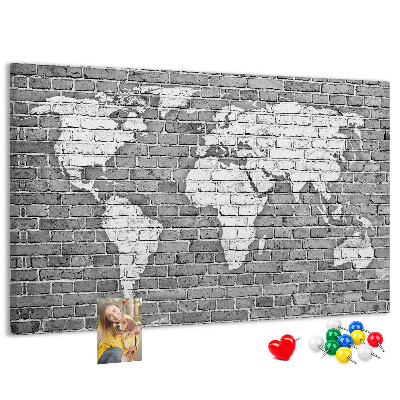 Tableau de liège Carte du monde sur un mur de briques