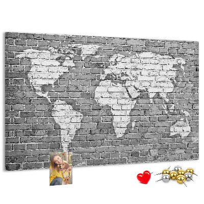 Tableau de liège Carte du monde sur un mur de briques
