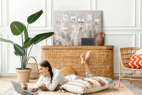 Tableau en liège Feuilles de palmier délicates sur fond neutre