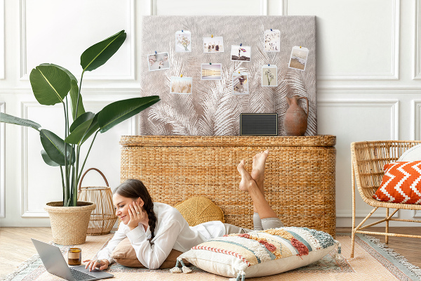 Tableau en liège Feuilles de palmier délicates sur fond neutre