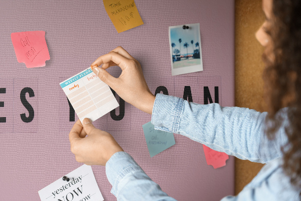 Tableau affichage liège Thème de la pensée positive et de la motivation.