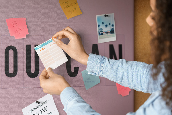 Tableau affichage liège Thème de la pensée positive et de la motivation.