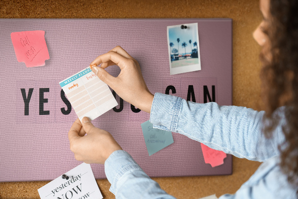 Tableau affichage liège Thème de la pensée positive et de la motivation.