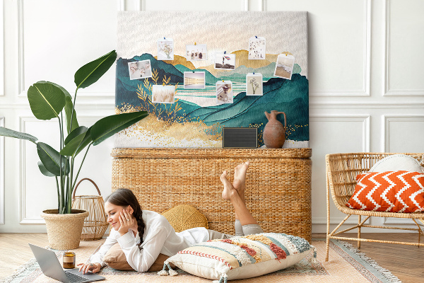 Tableau affichage liège Des collines dorées surplombant un lac paisible