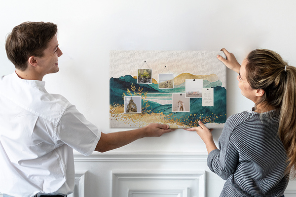 Tableau affichage liège Des collines dorées surplombant un lac paisible
