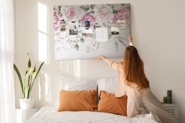 Tableau affichage liège Motif floral dans des tons roses délicats