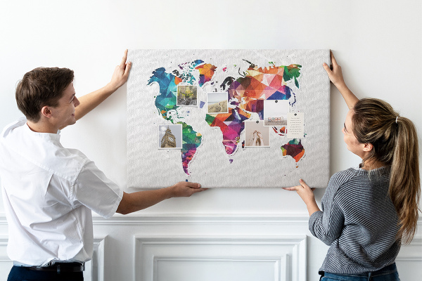 Tableau affichage liège Carte du monde colorée de style géométrique