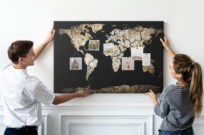 Tableau de liège Une carte du monde abîmée sur fond noir