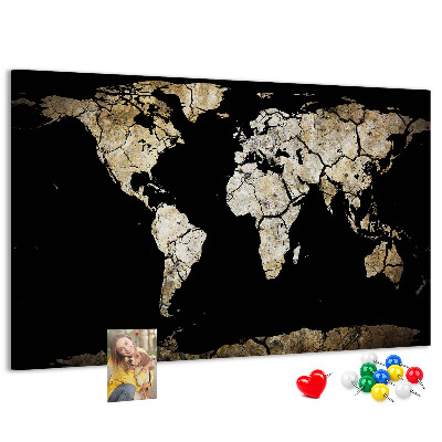 Tableau de liège Une carte du monde abîmée sur fond noir