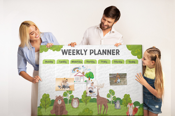 Tableau de liège Un programme hebdomadaire en forêt avec des animaux mignons