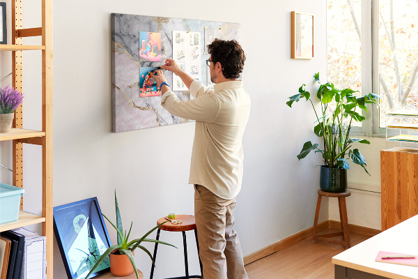 Tableau affichage liège Motif marbré élégant avec des accents dorés