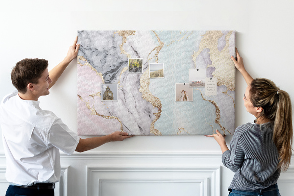 Tableau affichage liège Motif marbré élégant avec des accents dorés