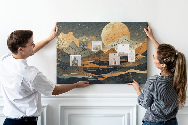 Tableau en liège Paysage de montagne avec la lune en arrière-plan