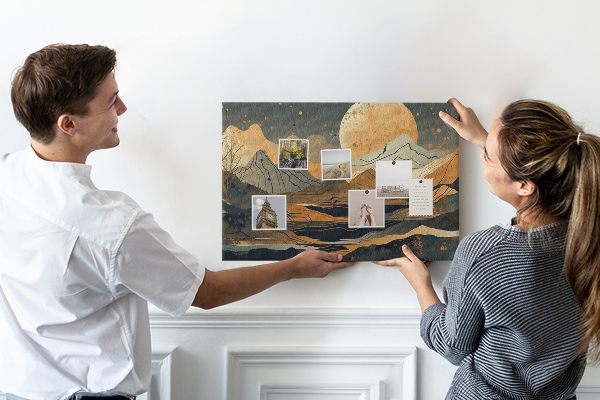Tableau en liège Paysage de montagne avec la lune en arrière-plan