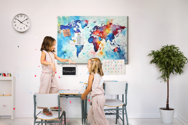 Tableau de liège carte du monde colorée à l'aquarelle