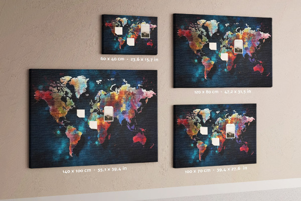 Tableau en liège Carte du monde colorée sur fond sombre