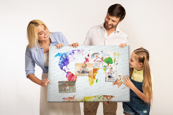 Tableau de liège carte du monde colorée à l'aquarelle