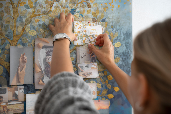 Tableau de liège Feuille d'or sur fond d'arbre bleu