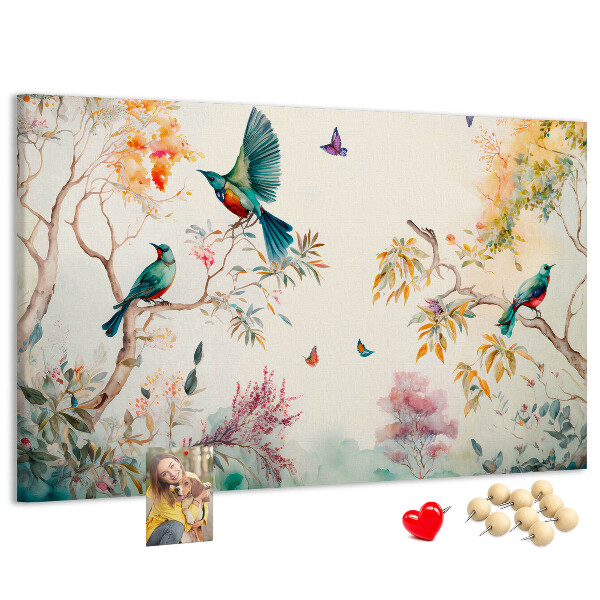 Tableau en liège Des oiseaux colorés dans un paysage printanier.