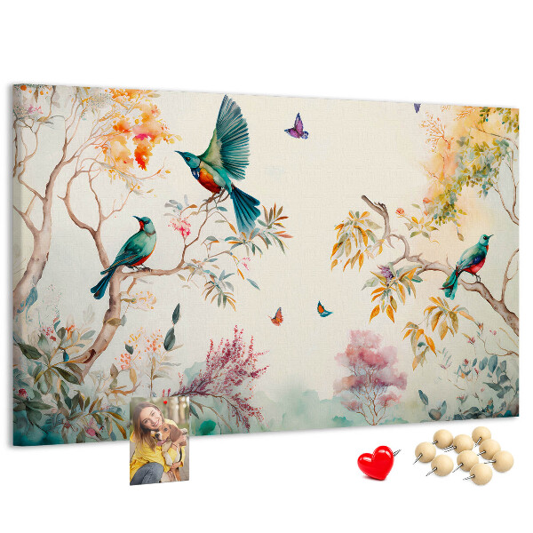 Tableau en liège Des oiseaux colorés dans un paysage printanier.