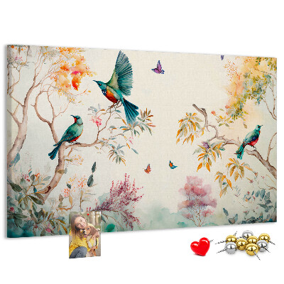 Tableau en liège Des oiseaux colorés dans un paysage printanier.