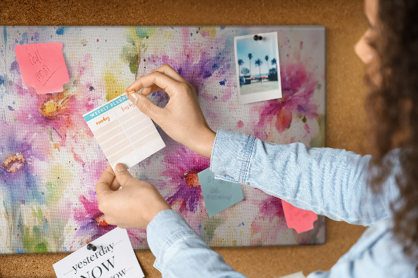 Tableau affichage liège Aquarelles florales dans les tons de rose.
