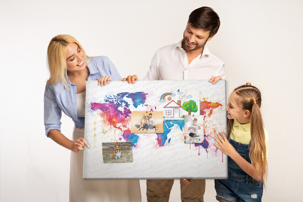 Tableau de liège carte du monde colorée à l'aquarelle
