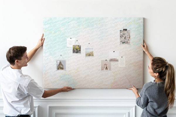 Tableau affichage liège Des taches pastel délicates avec des accents dorés