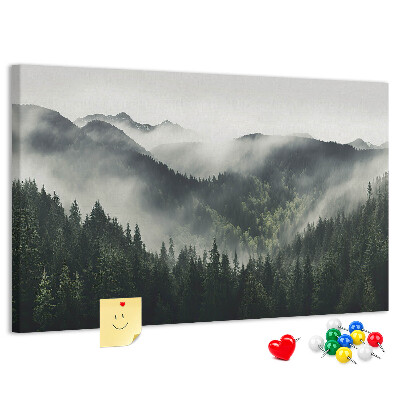 Tableau de liège Panorama montagneux brumeux avec une forêt de pins