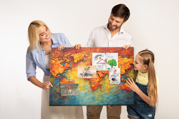 Tableau de liège Une carte du monde colorée aux couleurs intenses
